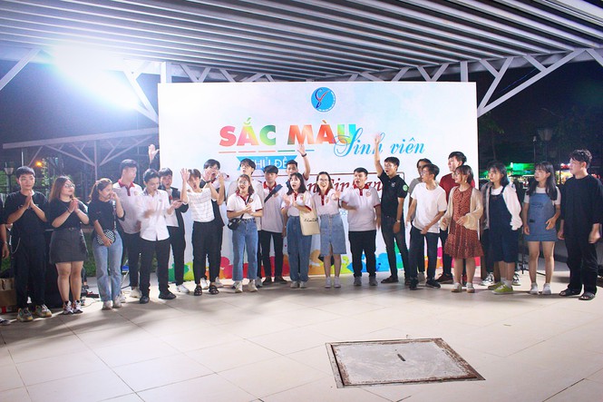 SÔI ĐỘNG SÂN CHƠI VĂN NGHỆ CUỐI TUẦN “SẮC MÀU SINH VIÊN”