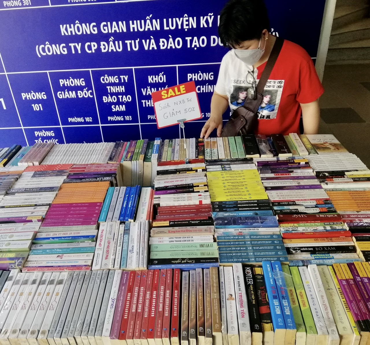 hoi-sach-2-1 Đa dạng hóa tủ sách ở nhà với “Hội sách kí lô”