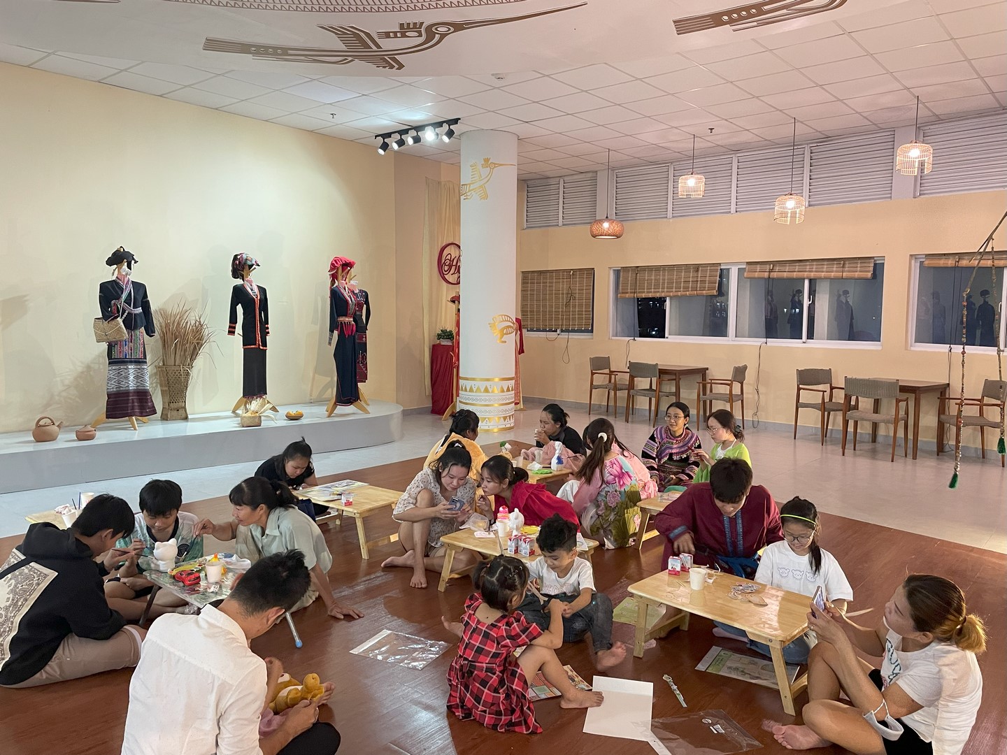 Không-khí-nhộn-nhịp-vui-tươi-trong-chương-trình-Trung-thu-cho-em Chương trình “Trung thu” cho con em của đoàn viên, viên chức, người lao động Nhà Văn hóa Sinh viên năm 2023