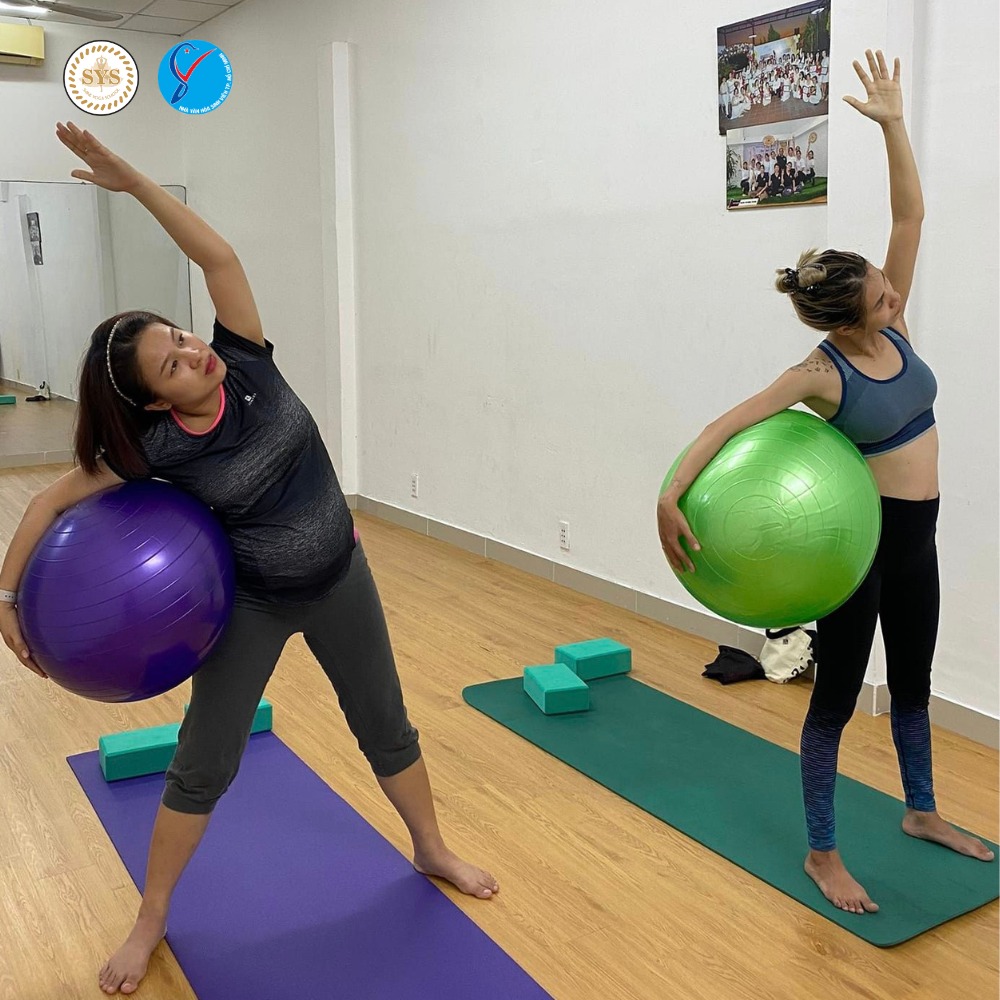 Lớp-học-Yoga-Shine-Hành-trình-phục-hồi-năng-lượng-bản-thân-4 Lớp học Yoga Shine - Hành trình phục hồi năng lượng bản thân