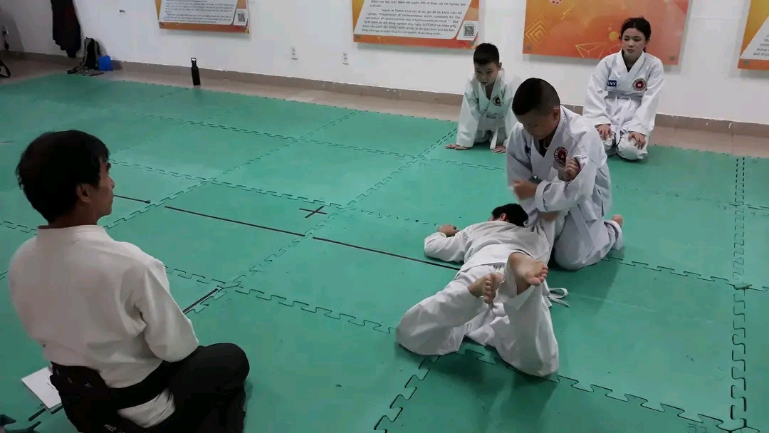Lớp-võ-Aikido-Không-chỉ-rèn-luyện-sức-khỏe-mà-còn-hấp-thu-tinh-thần-thượng-võ-3 Lớp võ Aikido - Không chỉ rèn luyện sức khỏe mà còn hấp thu tinh thần thượng võ
