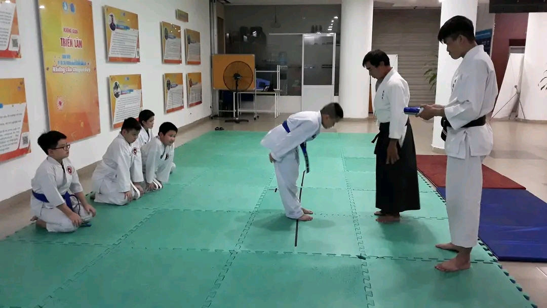 Lớp-võ-Aikido-Không-chỉ-rèn-luyện-sức-khỏe-mà-còn-hấp-thu-tinh-thần-thượng-võ-4 Lớp võ Aikido - Không chỉ rèn luyện sức khỏe mà còn hấp thu tinh thần thượng võ