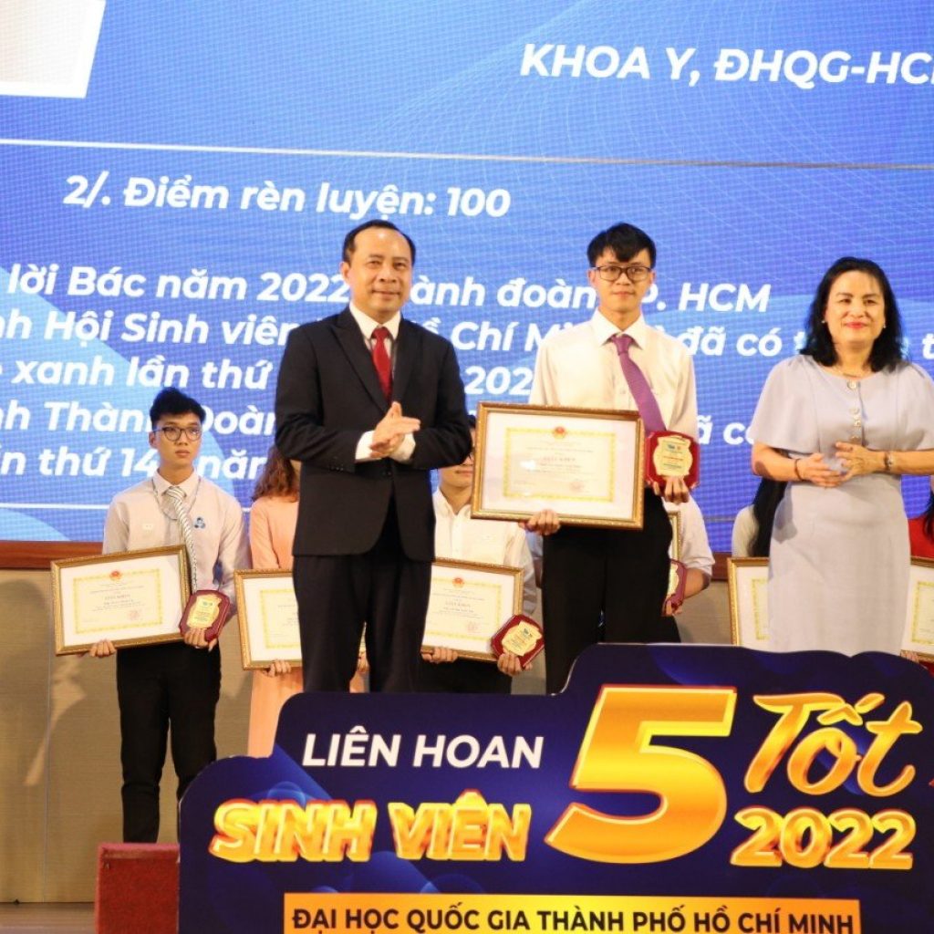 z5079665948147_c744c904258486c33840e51454d8e564-1024x1024 Cậu sinh viên mồ côi cha lẫn mẹ bắt đầu bằng hai từ ''Hy vọng''