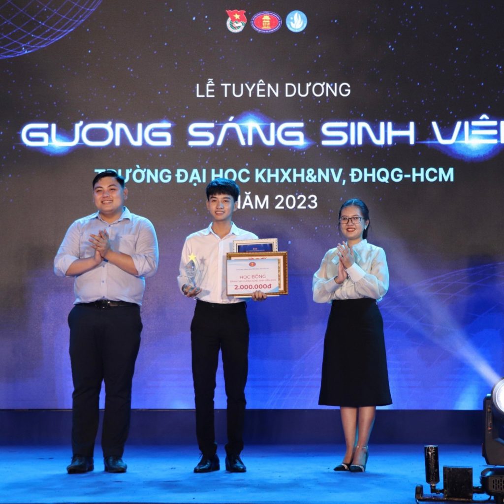 z5079685531591_fea6eed34a39f80d449ed25b3437a148-1024x1024 Sinh viên song ngành nhận danh hiệu Gương sáng Sinh viên về giao lưu Quốc tế