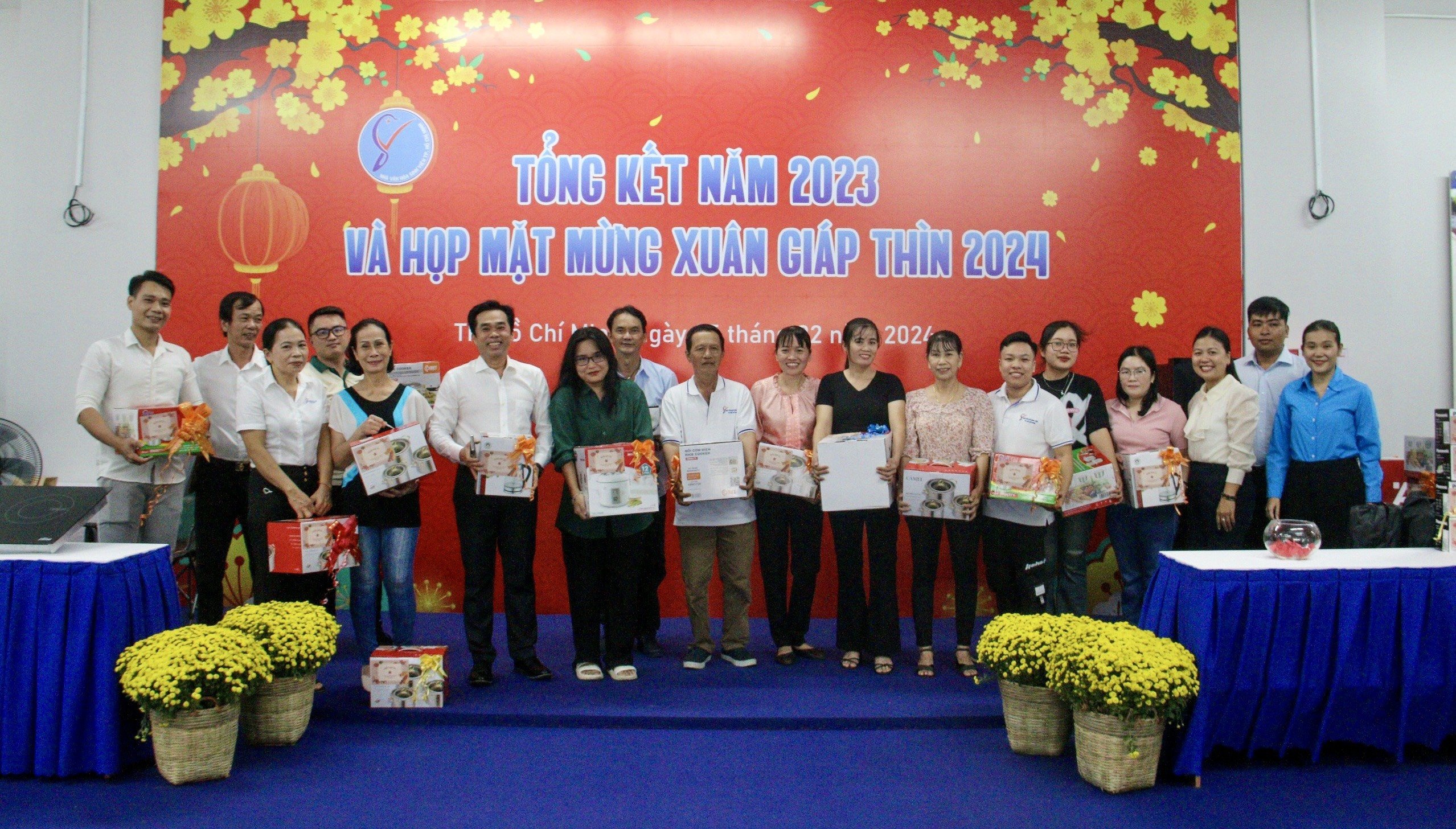 Xuân-ấm-áp-Tết-sẻ-chia-1 Xuân ấm áp - Tết sẻ chia