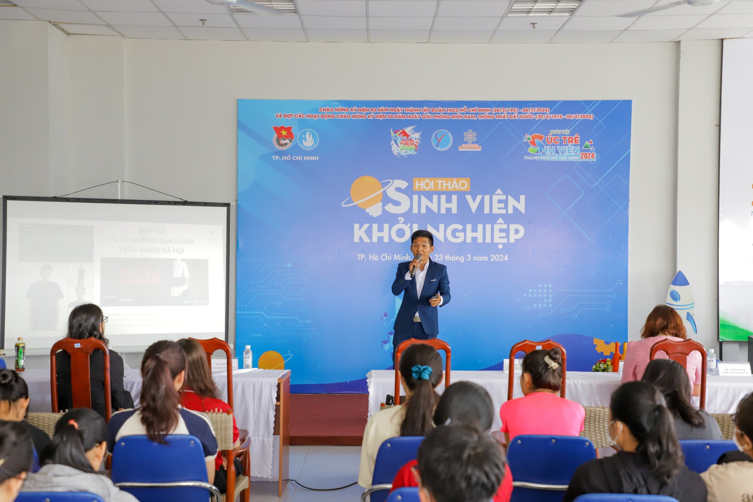 Bùng-nổ-lửa-nhiệt-tại-Ngày-hội-Sức-trẻ-Sinh-viên-TP.HCM-năm-2024-18 Bùng nổ lửa nhiệt tại Ngày hội Sức trẻ Sinh viên TP.HCM năm 2024