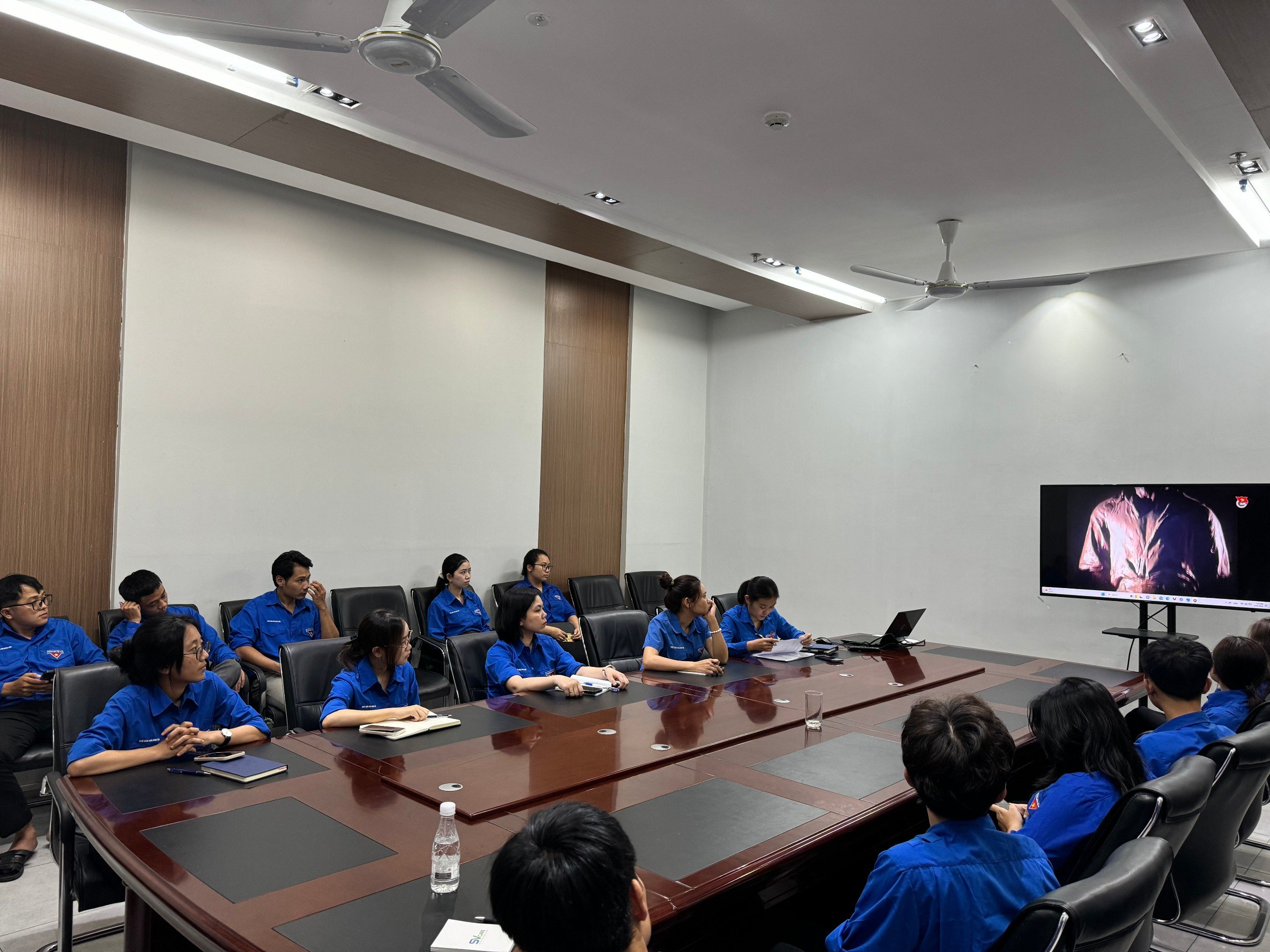 Chi-đoàn-Nhà-Văn-hóa-Sinh-viên-tổ-chức-sinh-hoạt-chi-đoàn-chủ-điểm-tháng-3-với-chủ-đề-“Thanh-niên-xung-kích-tình-nguyện-vì-cuộc-sống-cộng-đồng”-2-1 Chi đoàn Nhà Văn hóa Sinh viên tổ chức sinh hoạt chi đoàn chủ điểm tháng 3 với chủ đề “Thanh niên xung kích tình nguyện vì cuộc sống cộng đồng”