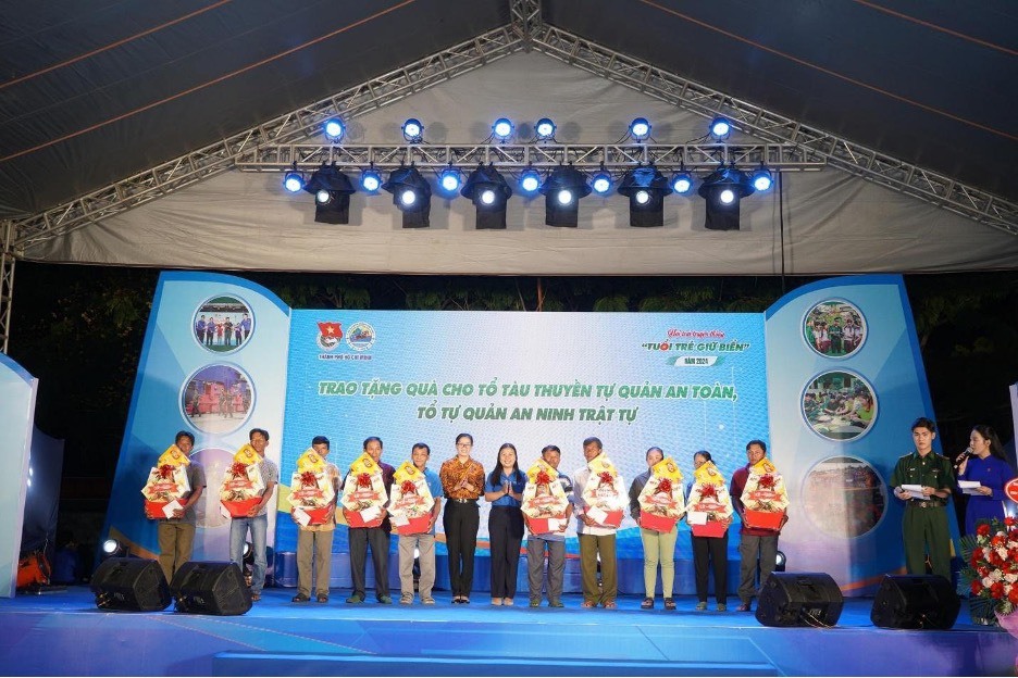 Tự-hào-Người-Chiến-sĩ-Biên-phòng-tại-Lễ-tuyên-dương-Chiến-sĩ-“Quân-hàm-xanh-trẻ-giỏi-tiêu-biểu”-và-Hội-trại-truyền-thống-“Tuổi-trẻ-giữ-biển”-năm-18 Tự hào Người Chiến sĩ Biên phòng tại Lễ tuyên dương Chiến sĩ “Quân hàm xanh trẻ, giỏi, tiêu biểu” và Hội trại truyền thống “Tuổi trẻ giữ biển” năm 2024