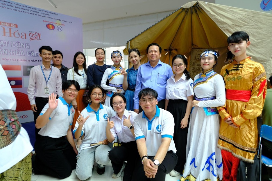 Sinh-viên-Thành-phố-kết-nối-và-hòa-nhập-văn-hóa-tại-“Hoạt-động-Giao-lưu-Văn-hóa-các-nước”-2 Sinh viên Thành phố kết nối và hòa nhập văn hóa tại  “Hoạt động Giao lưu Văn hóa các nước”