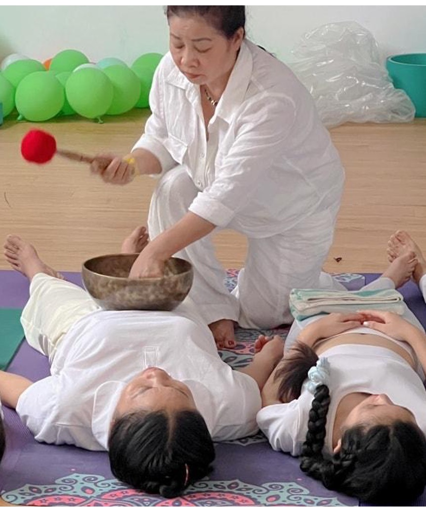 Yoga-trị-liệu-chuông-xoay-Phục-hồi-thân-thể-và-điều-dưỡng-tinh-thần-2 Yoga trị liệu chuông xoay - Phục hồi thân thể và điều dưỡng tinh thần