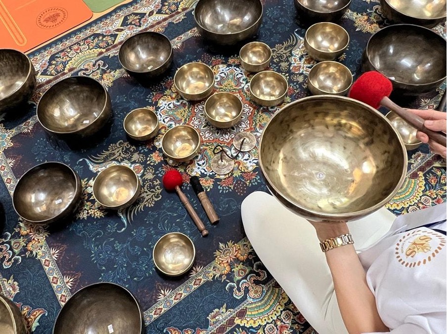 Yoga-trị-liệu-chuông-xoay-Phục-hồi-thân-thể-và-điều-dưỡng-tinh-thần-4 Yoga trị liệu chuông xoay - Phục hồi thân thể và điều dưỡng tinh thần