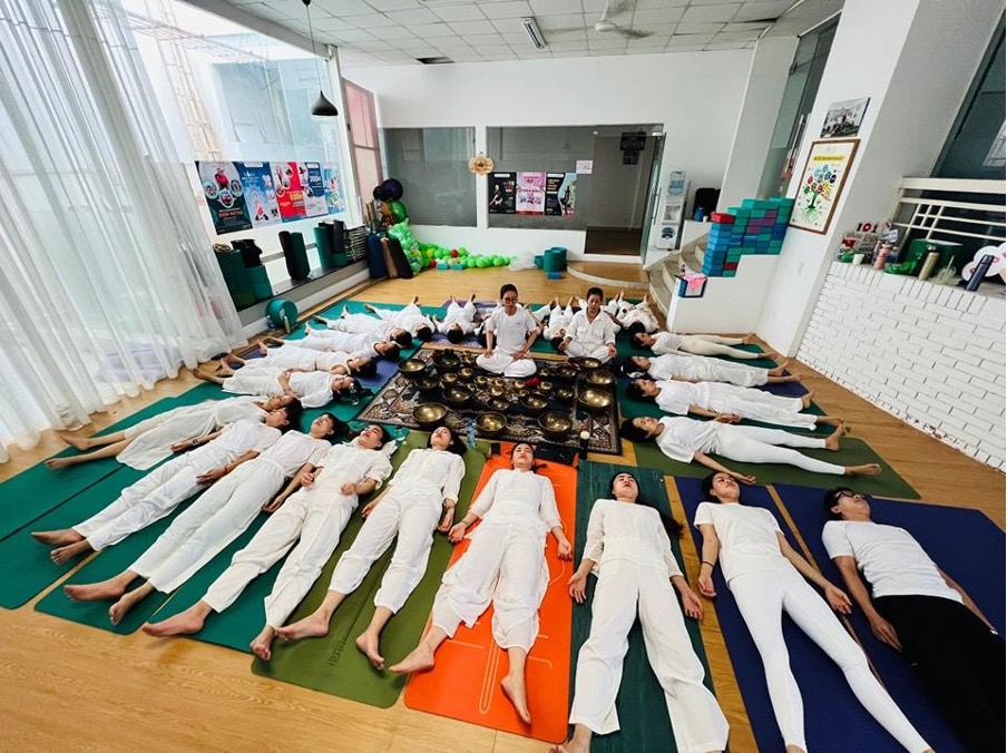 Yoga-trị-liệu-chuông-xoay-Phục-hồi-thân-thể-và-điều-dưỡng-tinh-thần-5 Yoga trị liệu chuông xoay - Phục hồi thân thể và điều dưỡng tinh thần