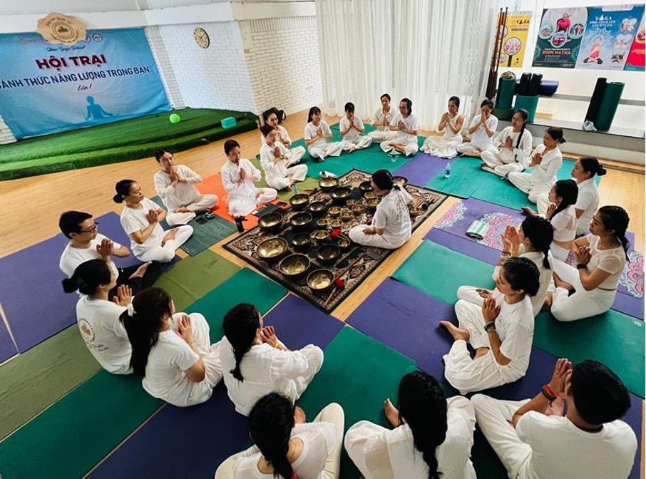 Yoga-trị-liệu-chuông-xoay-Phục-hồi-thân-thể-và-điều-dưỡng-tinh-thần Yoga trị liệu chuông xoay - Phục hồi thân thể và điều dưỡng tinh thần