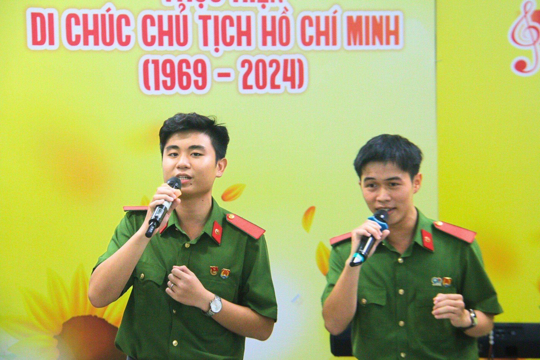 Chuyên-đề-Hát-cho-đồng-bào-tôi-nghe-Chủ-đề-Đuốc-sáng-2 Chuyên đề “Hát cho đồng bào tôi nghe” - Chủ đề: Đuốc sáng