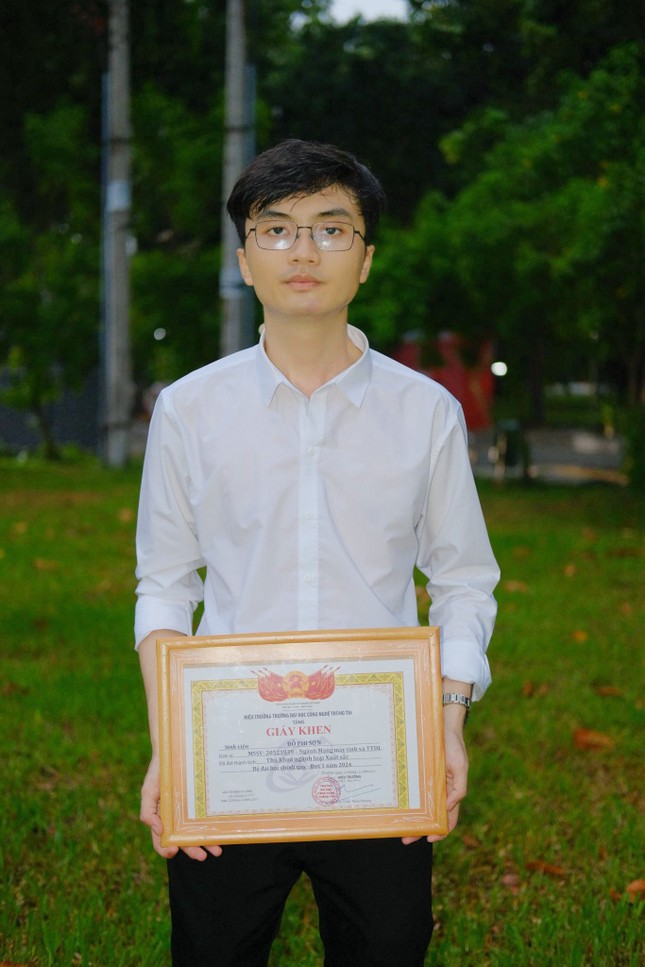 z5523371785949-bce845608446809799330a8aee14e628-4048 Nam sinh Tiền Giang là thủ khoa tốt nghiệp loại Xuất sắc của trường ĐH Công nghệ thông tin ĐHQG-HCM