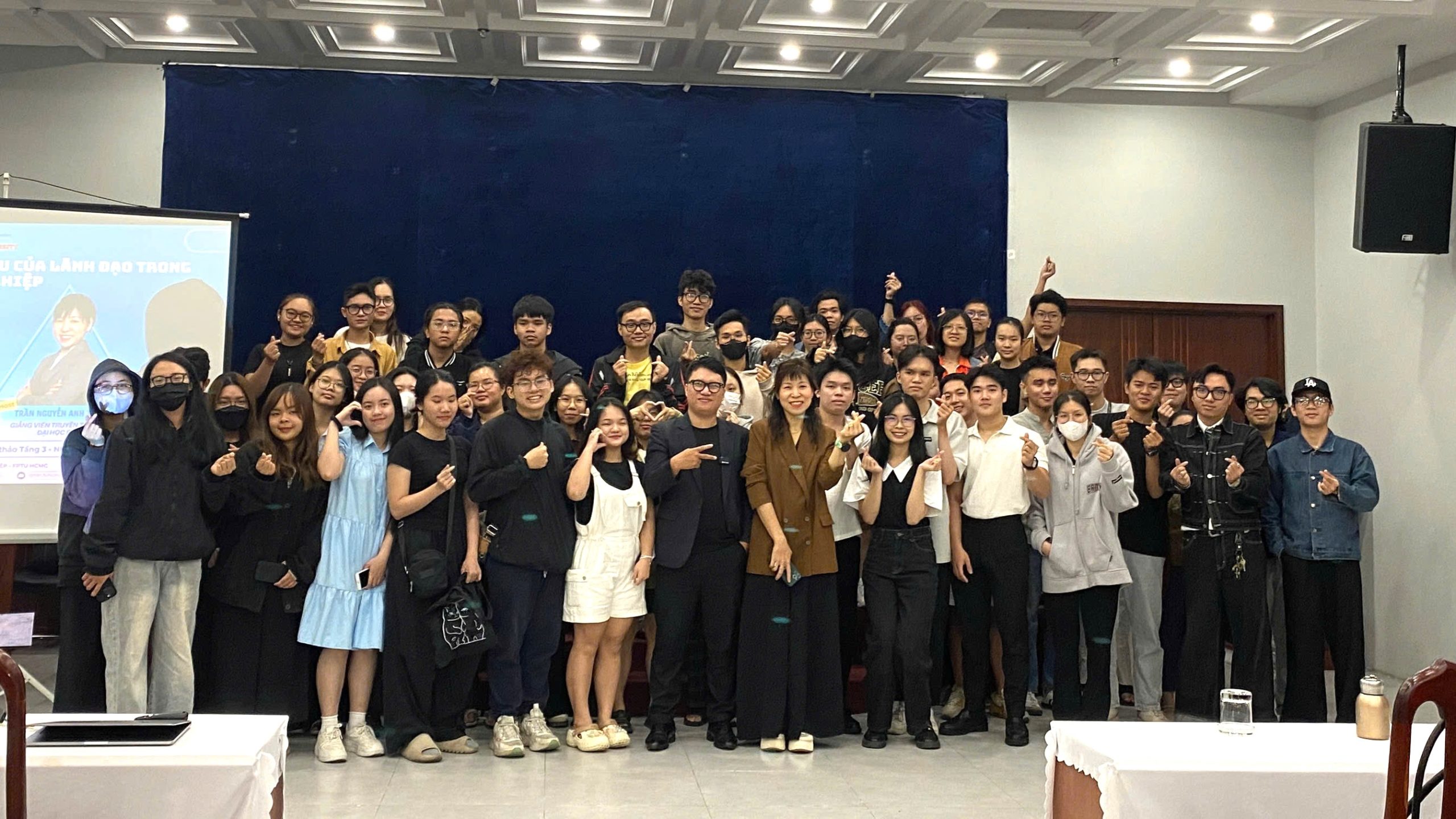 Hội thảo “Xây dựng thương hiệu và nhãn hiệu của lãnh đạo trong doanh nghiệp cũng chuyên gia” tại Hội thảo Nhà Văn hóa Sinh viên