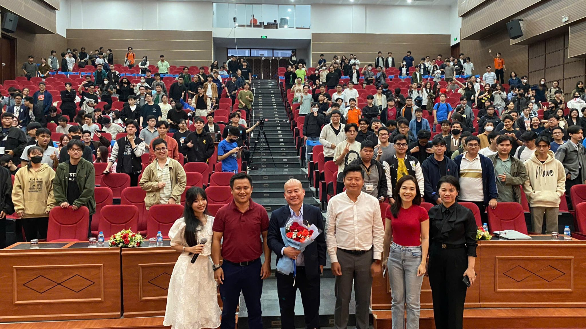 Hội thảo “Tài chính Start Up & Gọi vốn: Con đường từ ý tưởng đến triệu đô” tại Nhà hát Sinh viên