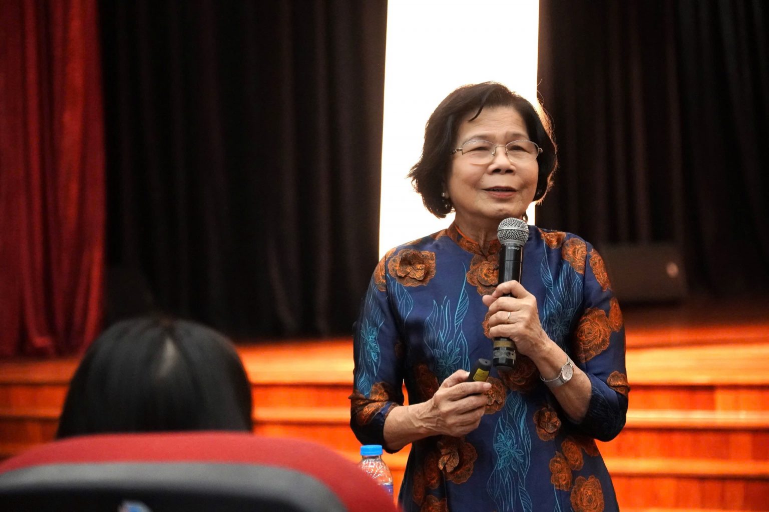 z6332708361251_d77004427d4bfdfbc4c678054623c27d-1-1536x1024-2 Hội thảo “Nghiên cứu thị trường: Chìa khóa thành công trong kinh doanh” tại Nhà hát Sinh viên