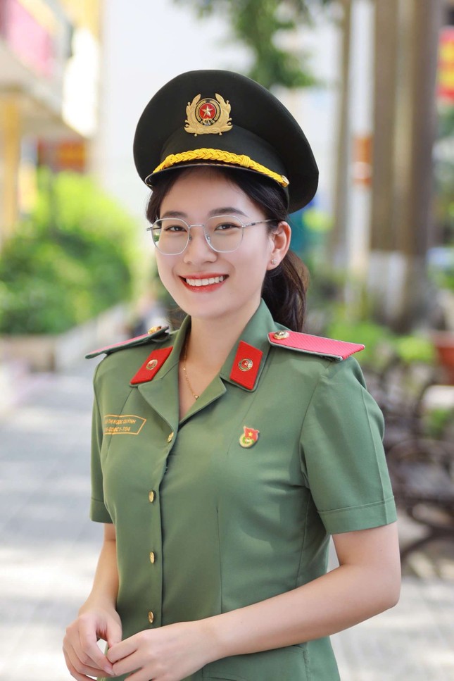 Hành trình từ thủ khoa toàn quốc khối D01 đến “Sinh viên 5 tốt” cấp TW của “bông hồng” trường Đại học An ninh nhân dân