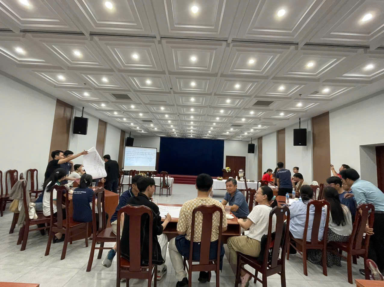 z6569331297682_9a43c7346a696736082aed40cbb600e7 Hội thảo "AI - Ảnh hưởng và ứng dụng của sinh viên" Hội trường Nhà Văn hóa Sinh viên
