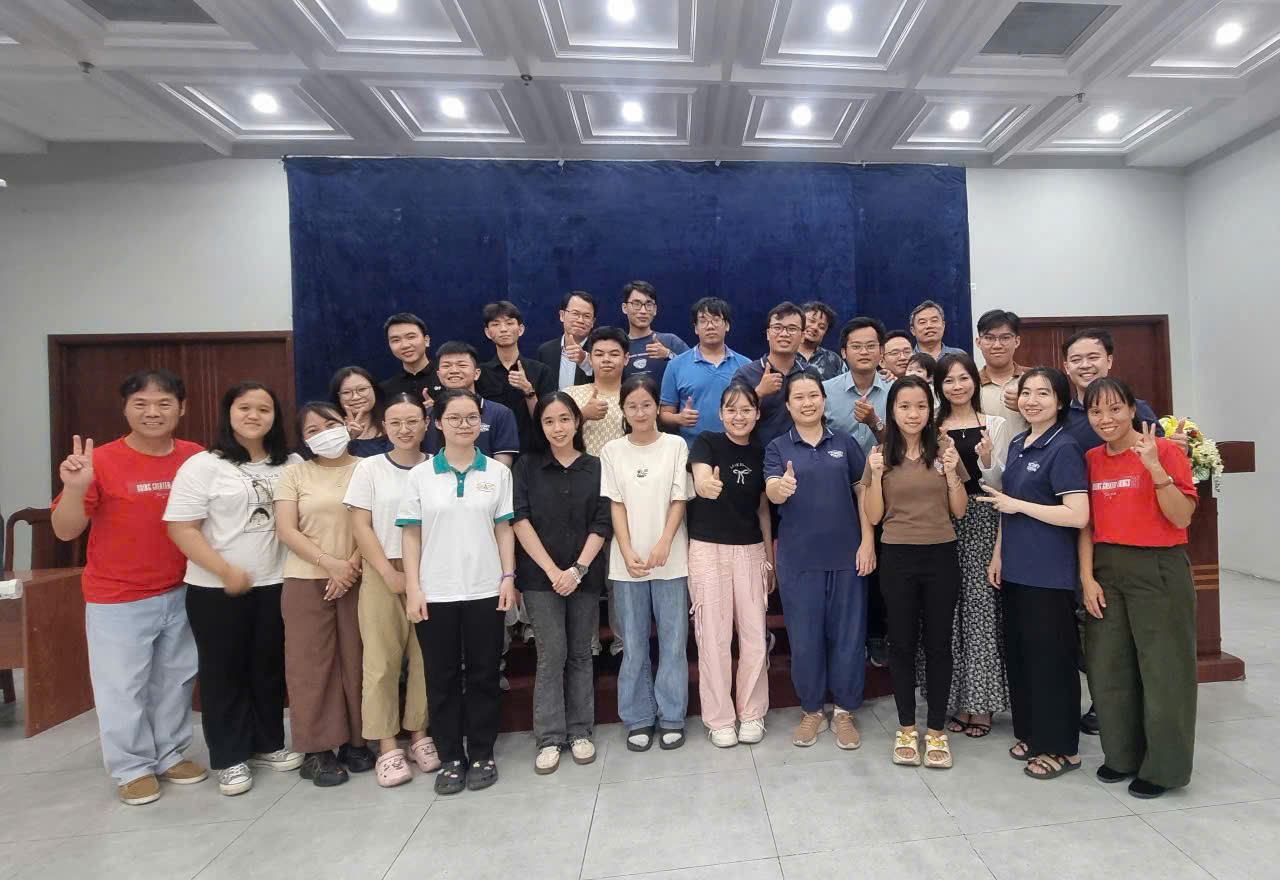 Hội thảo “AI – Ảnh hưởng và ứng dụng của sinh viên” Hội trường Nhà Văn hóa Sinh viên