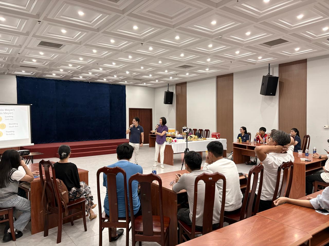 495628611_682824234906446_242701667226458751_n Hội thảo “Thành công trong môi trường đa văn hóa” tại Hội thảo Nhà Văn hóa Sinh viên