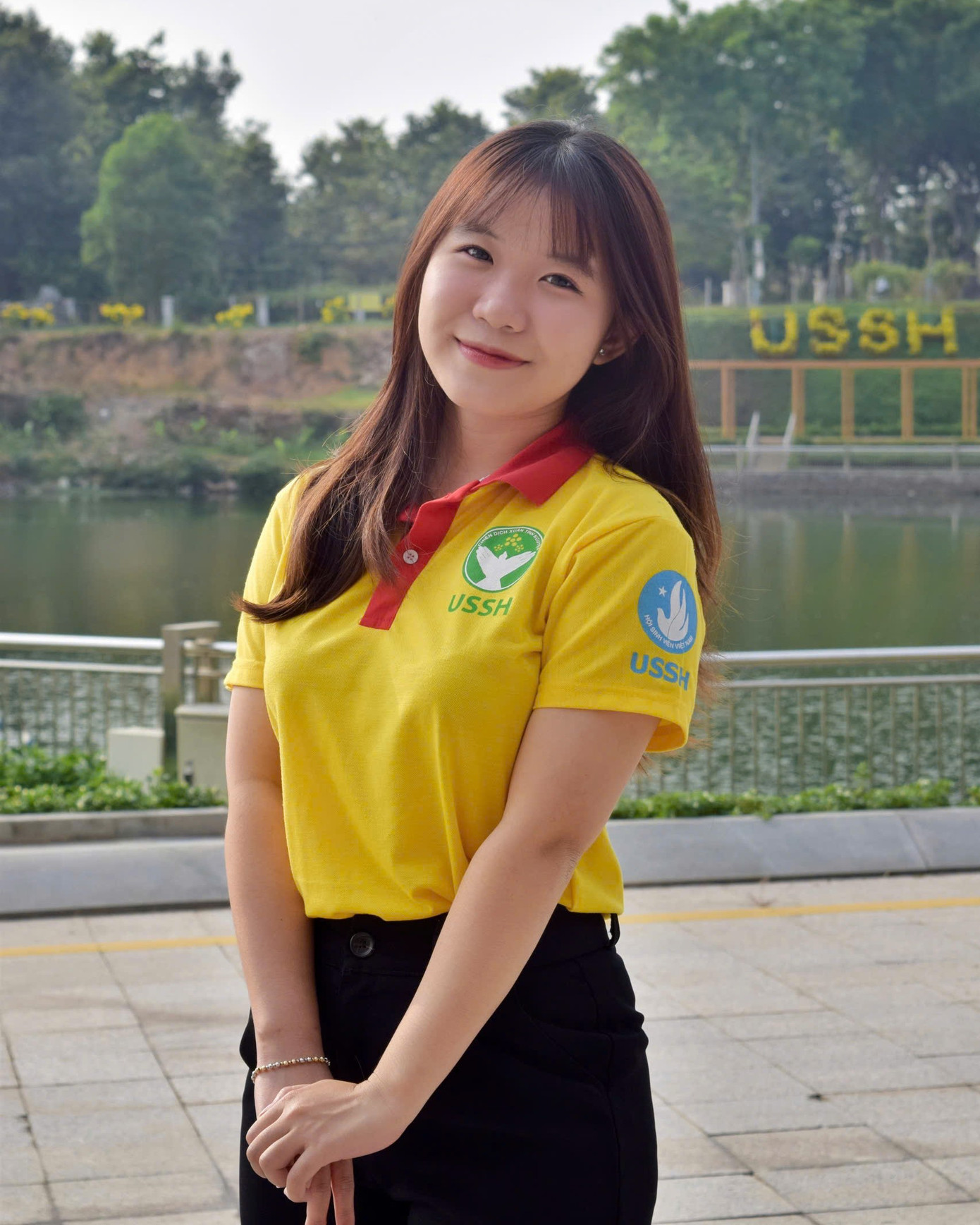 NỮ THỦ LĨNH SINH VIÊN NHÂN VĂN SỐNG HẾT MÌNH VỚI HOẠT ĐỘNG TÌNH NGUYỆN