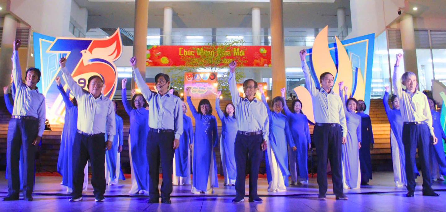 3 Chuyên đề “Hát cho đồng bào tôi nghe” – Chủ đề Chí