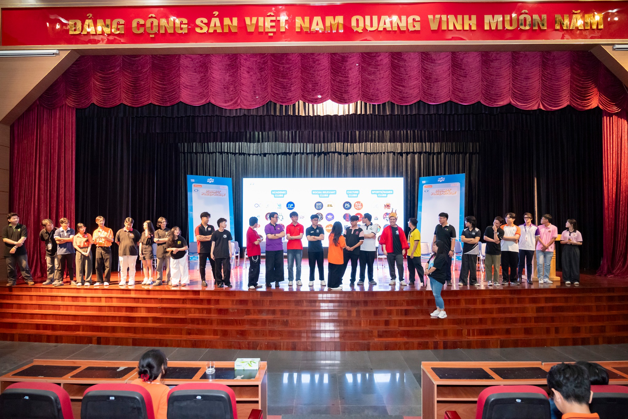 2 CHUYÊN ĐỀ “PROMPT YOUR FUTURE” – KHƠI GỢI TƯ DUY, ĐỊNH HƯỚNG TƯƠNG LAI