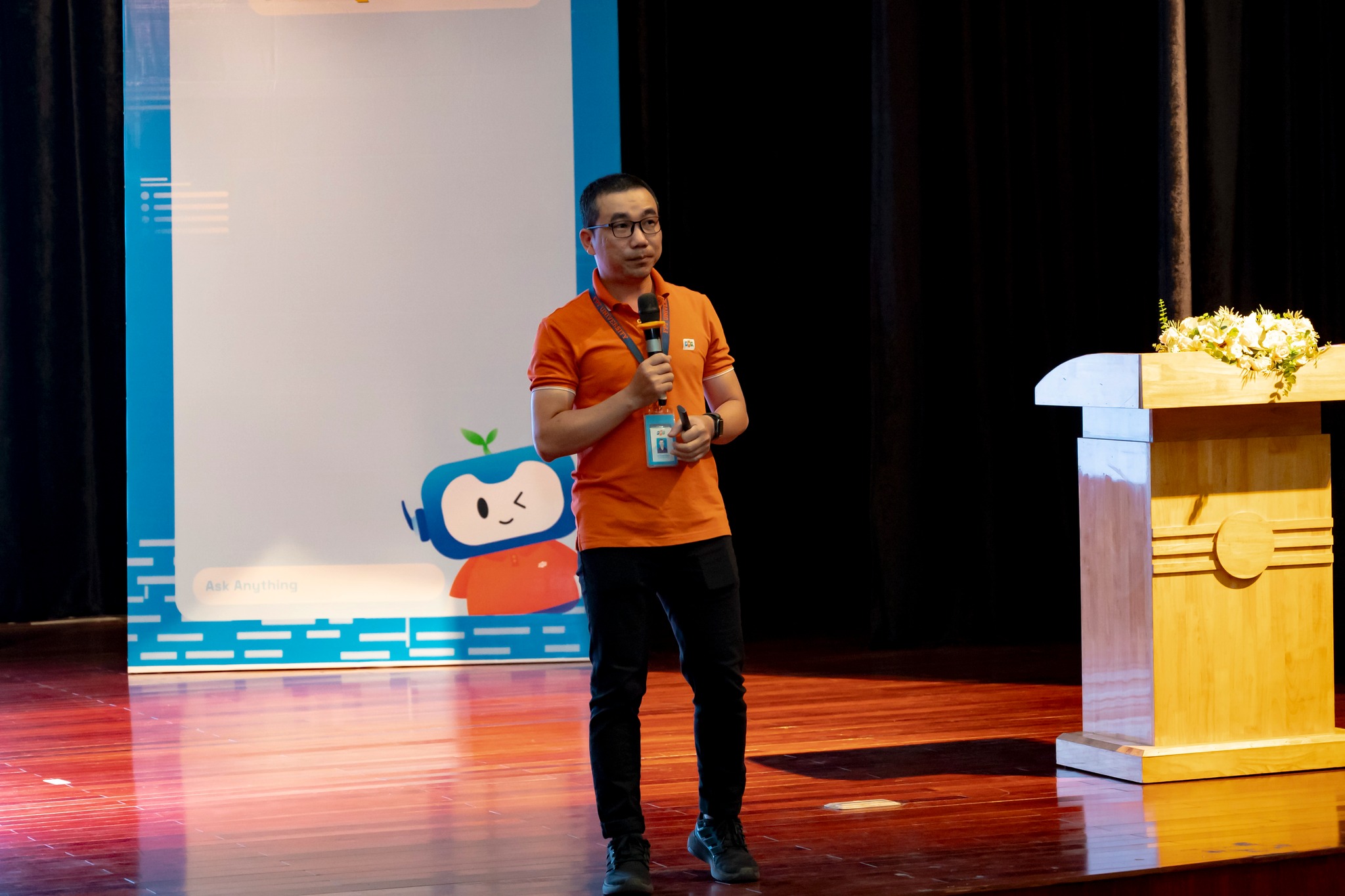 547621633_760238723499080_1721597948093413524_n Chuyên đề “Ứng dụng AI để việc đọc sách, tài liệu hiệu quả hơn” tại Nhà hát Sinh viên