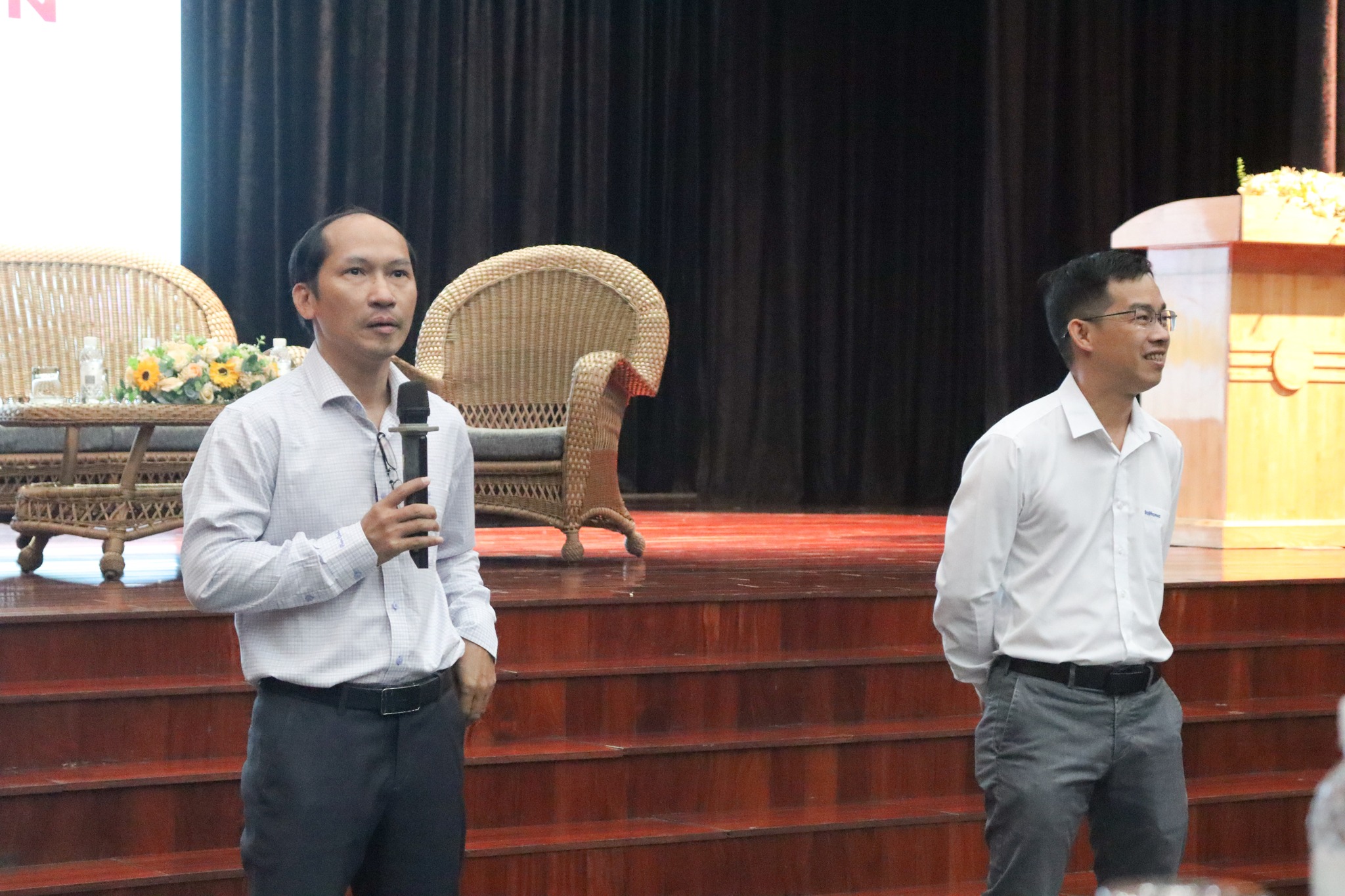 548102887_1310260090893817_523192901594336423_n Hành trang tân sinh viên 2025 – Khởi đầu rực rỡ trong sắc xanh FIT tại Nhà hát Sinh viên