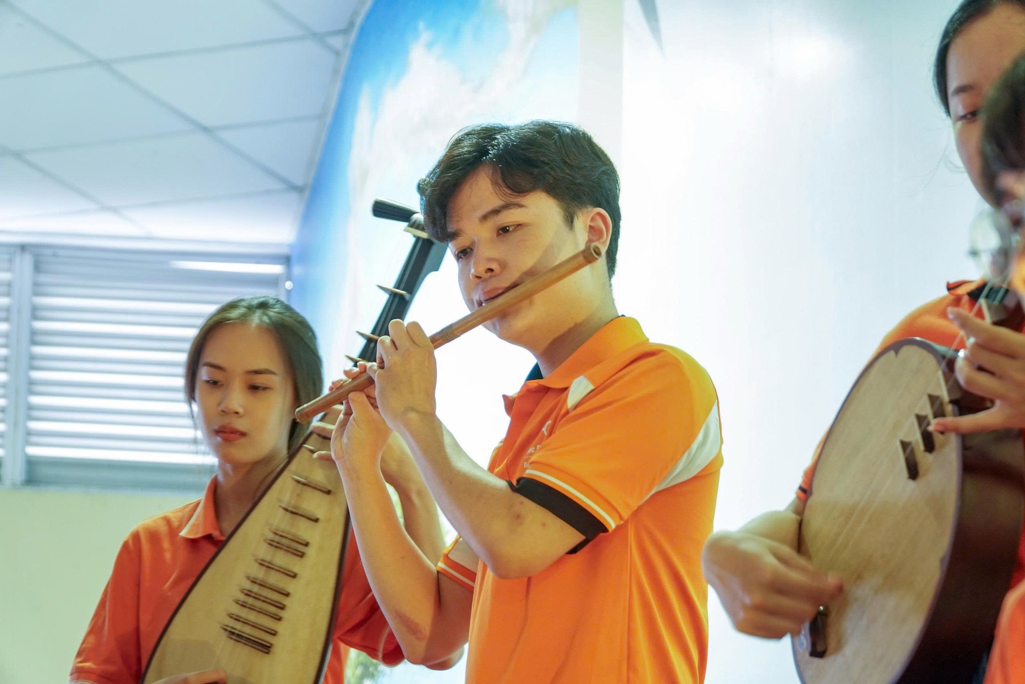 556801442_1204120068407625_7059929764729136356_n CHƯƠNG TRÌNH “ÂM NHẠC DÂN TỘC HỌC ĐƯỜNG” - CHỦ ĐỀ: CÂU ĐỐI DÂN GIAN