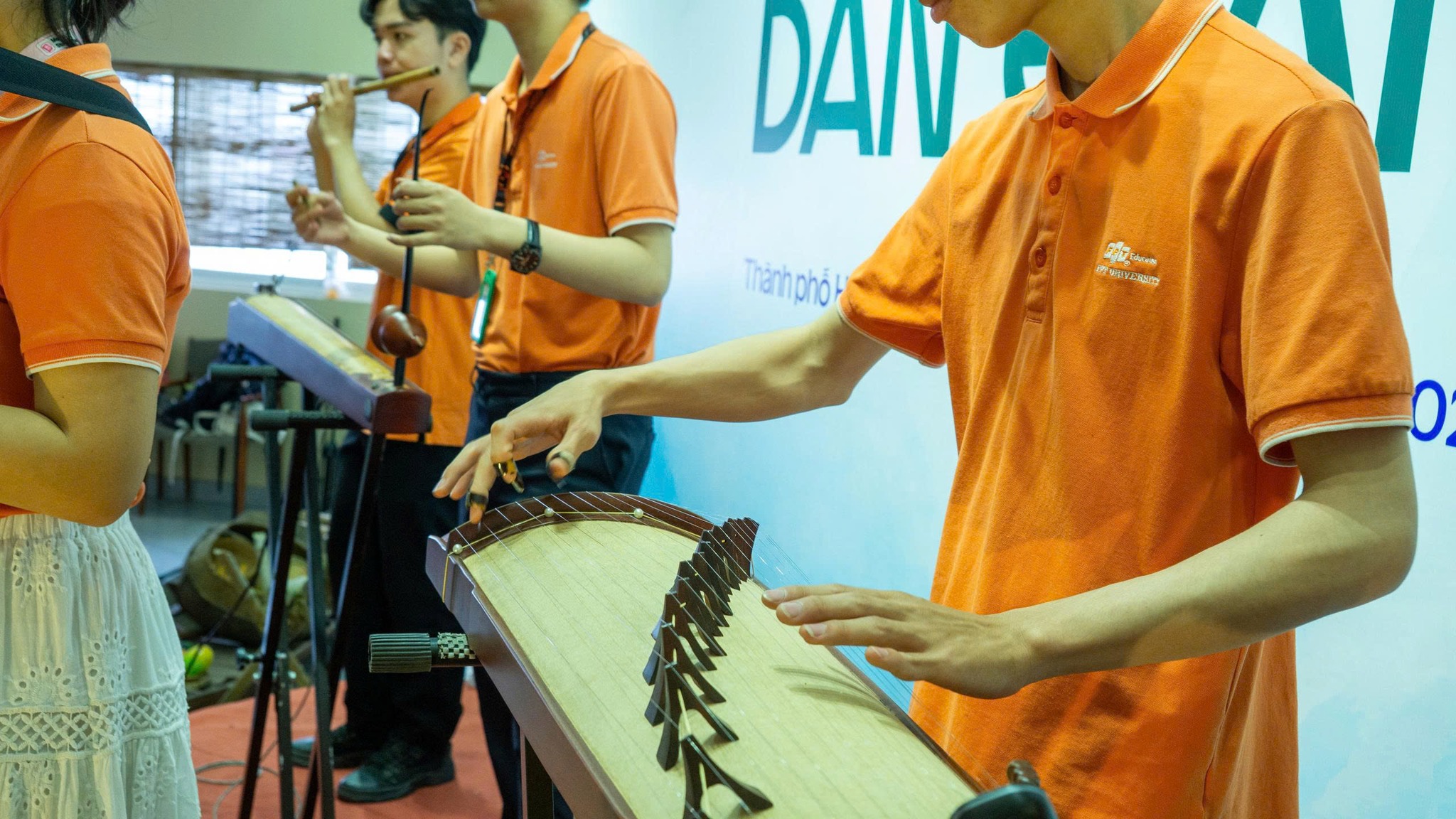 557033377_1204120128407619_5103466266364880722_n CHƯƠNG TRÌNH “ÂM NHẠC DÂN TỘC HỌC ĐƯỜNG” - CHỦ ĐỀ: CÂU ĐỐI DÂN GIAN