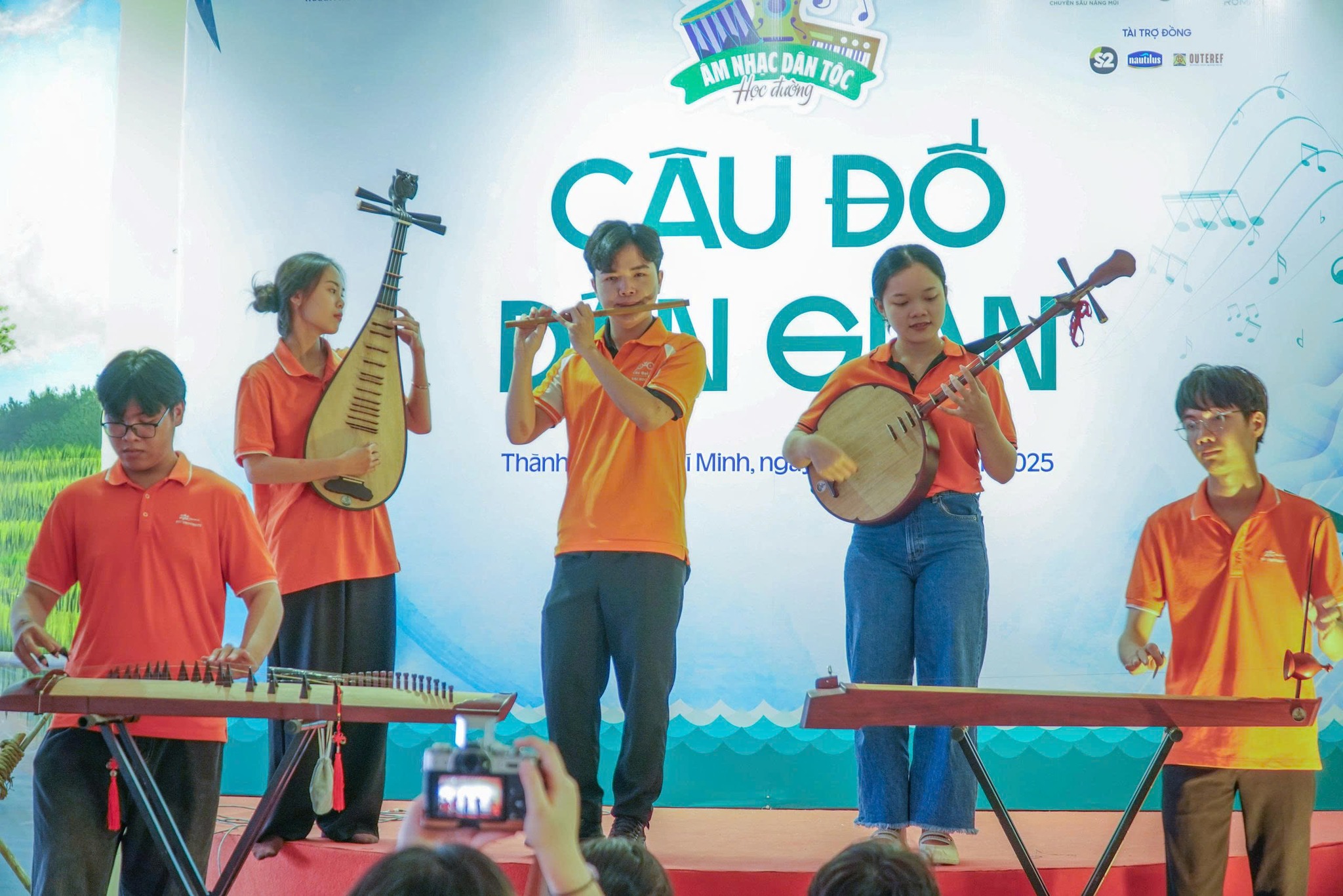 557169055_1204120178407614_5398322719143736494_n CHƯƠNG TRÌNH “ÂM NHẠC DÂN TỘC HỌC ĐƯỜNG” - CHỦ ĐỀ: CÂU ĐỐI DÂN GIAN