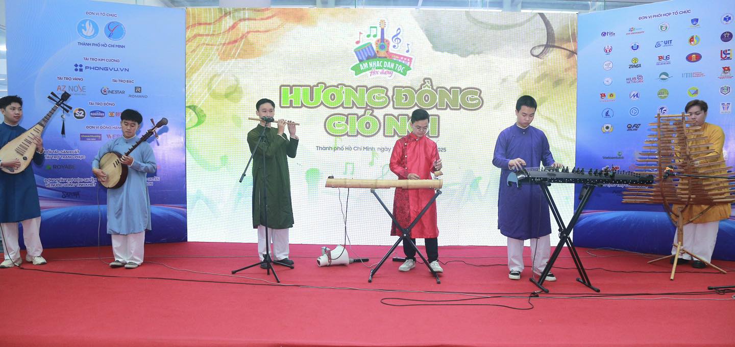 557624054_1205013314984967_8605696540082596579_n CHƯƠNG TRÌNH “ÂM NHẠC DÂN TỘC HỌC ĐƯỜNG” - CHỦ ĐỀ: HƯƠNG ĐỒNG GIÓ NỘI