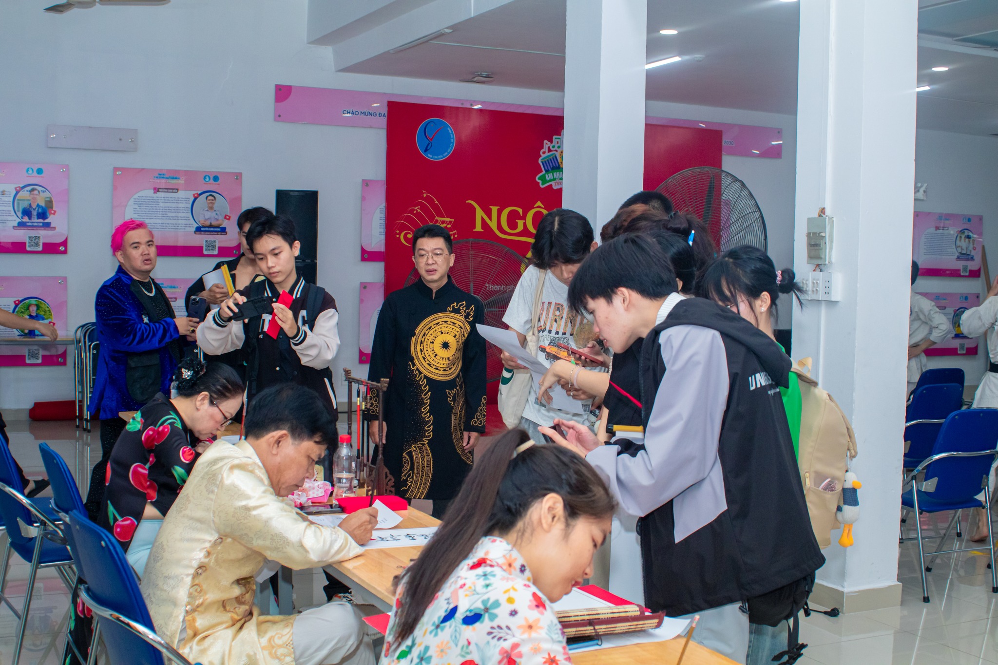 558172354_1208568924629406_4301446387093697371_n CHƯƠNG TRÌNH “ÂM NHẠC DÂN TỘC HỌC ĐƯỜNG” - CHỦ ĐỀ: NGÔN NGỮ TÂM HỒN