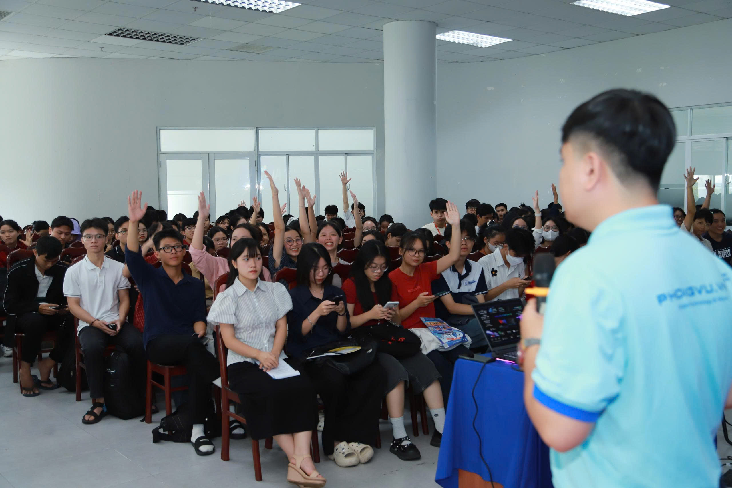 z7089413953917_d325f1ed2b2f262eab25ad002ddb6b4a WORKSHOP "ỨNG DỤNG AI TRONG HỌC TẬP" - MỞ RA HÀNH TRÌNH TRI THỨC TRONG KỶ NGUYÊN SỐ