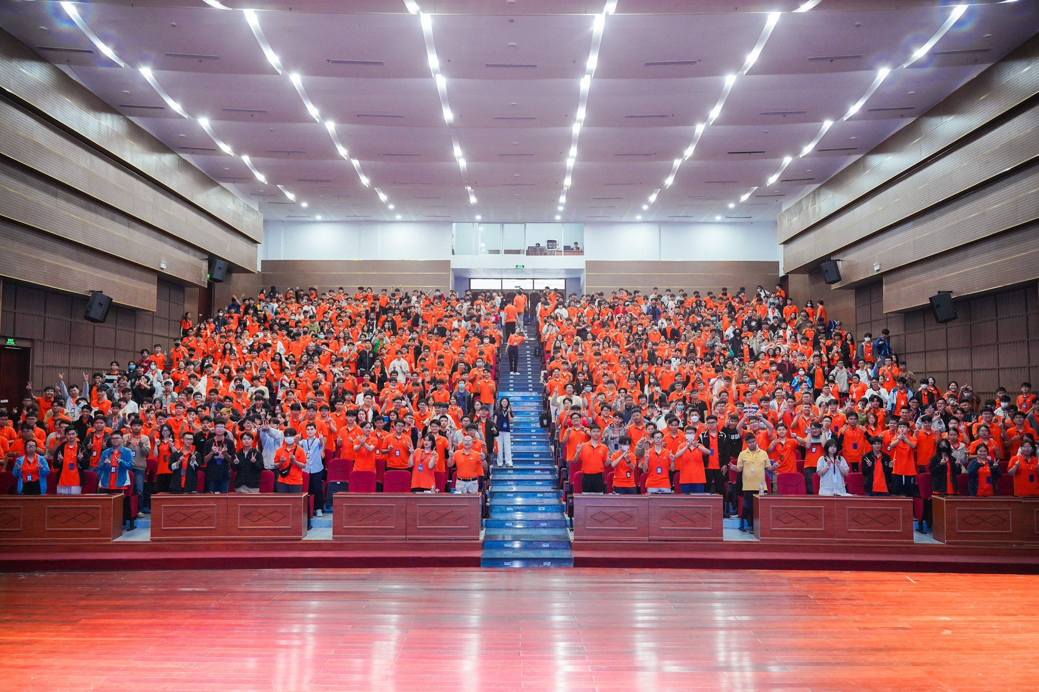 1 ORIENTATION WEEK 2025 – BUỔI THỨ 3: “AI FIRST” – KHƠI MỞ TƯ DUY SÁNG TẠO TRONG KỶ NGUYÊN TRÍ TUỆ NHÂN TẠO