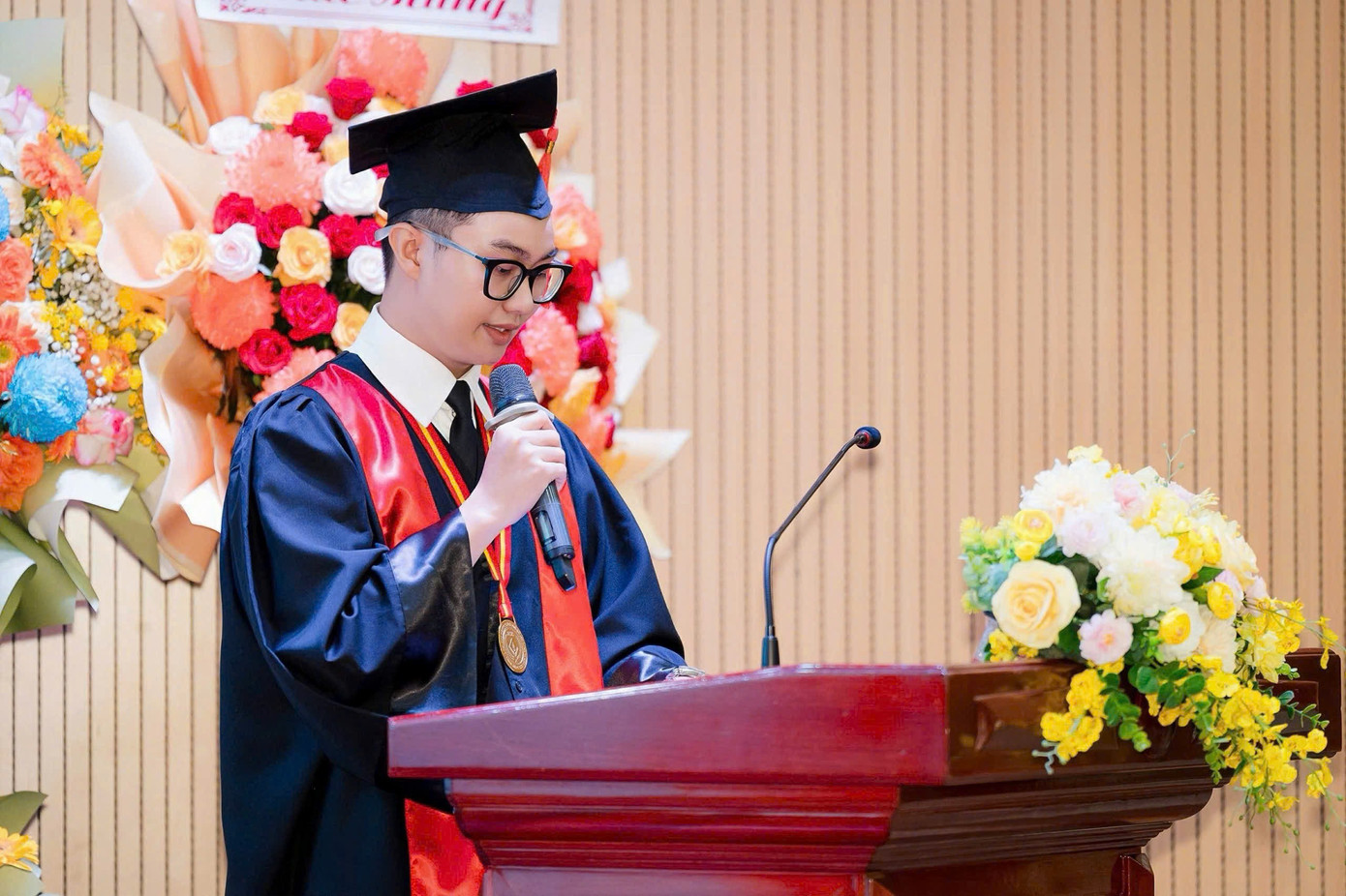 Thủ khoa đầu ra Đại học Y dược TP.HCM: “Áp lực là bàn đạp để bật xa hơn”