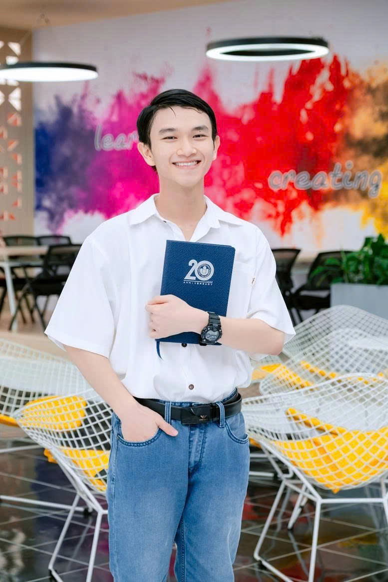 Thủ khoa “kép” trường Đại học Quốc tế, ĐHQG-HCM và người mẹ đi qua nắng mưa