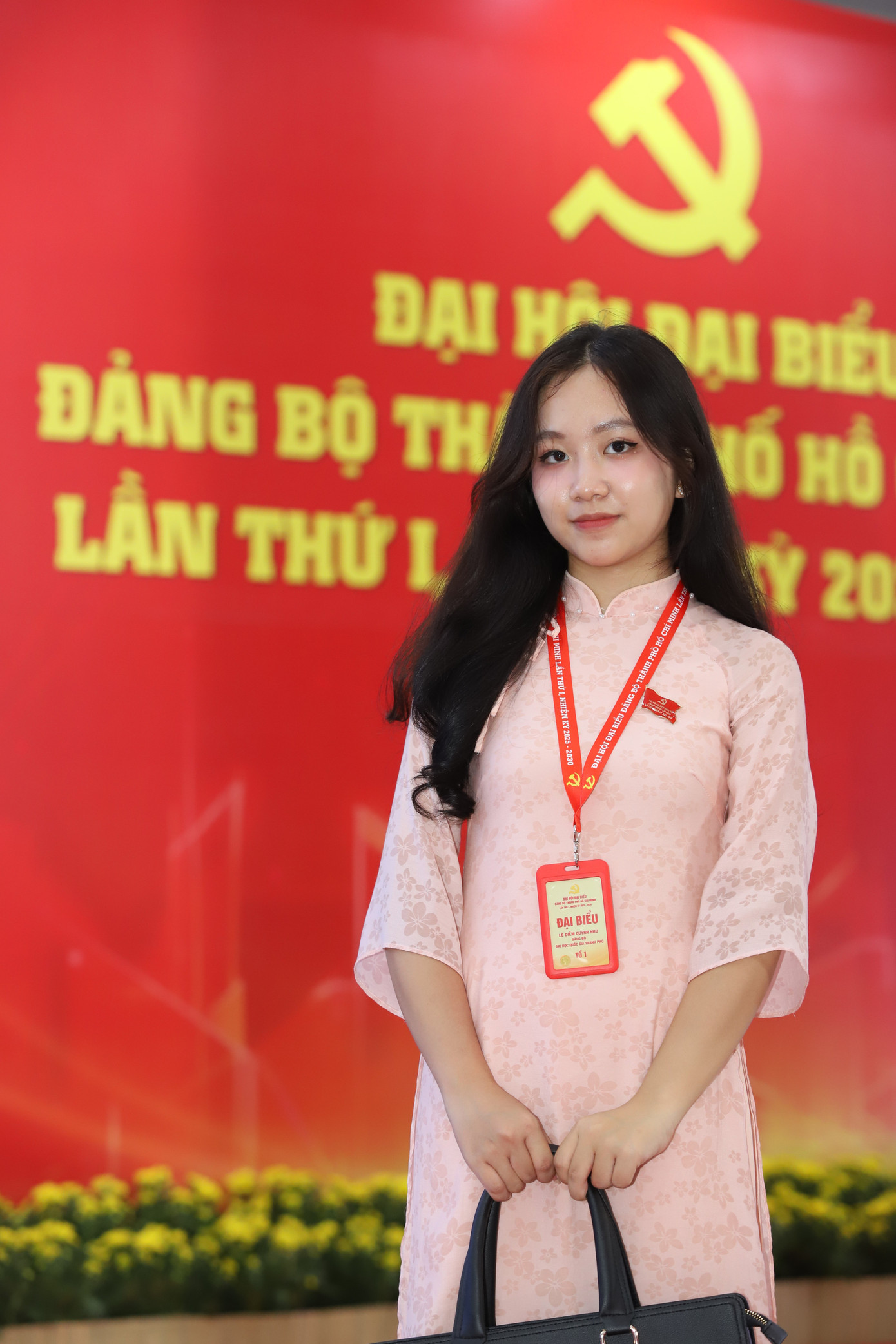 Nữ sinh là đại biểu trẻ nhất Đại hội Đảng bộ TP.HCM lần thứ I