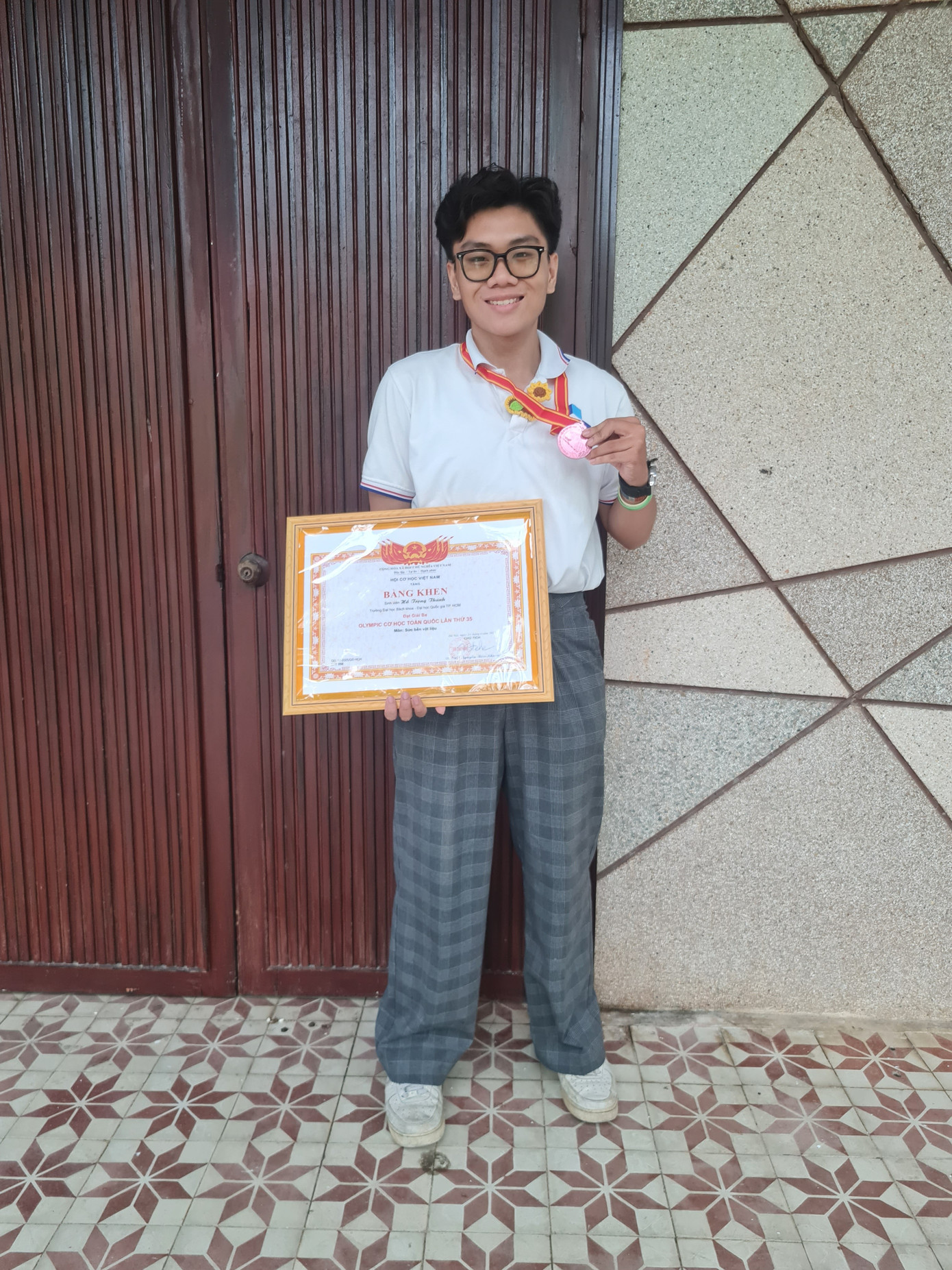 Chàng sinh viên Việt – Pháp Bách Khoa: Cánh diều tuổi trẻ vươn cao trong gió ngược