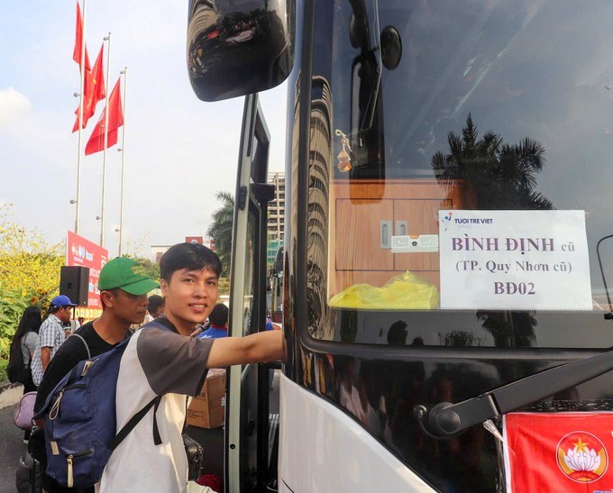 07-02-2026XH_04 “Chuyến xe mùa xuân” đưa 2.000 sinh viên, người lao động khó khăn về quê đón tết