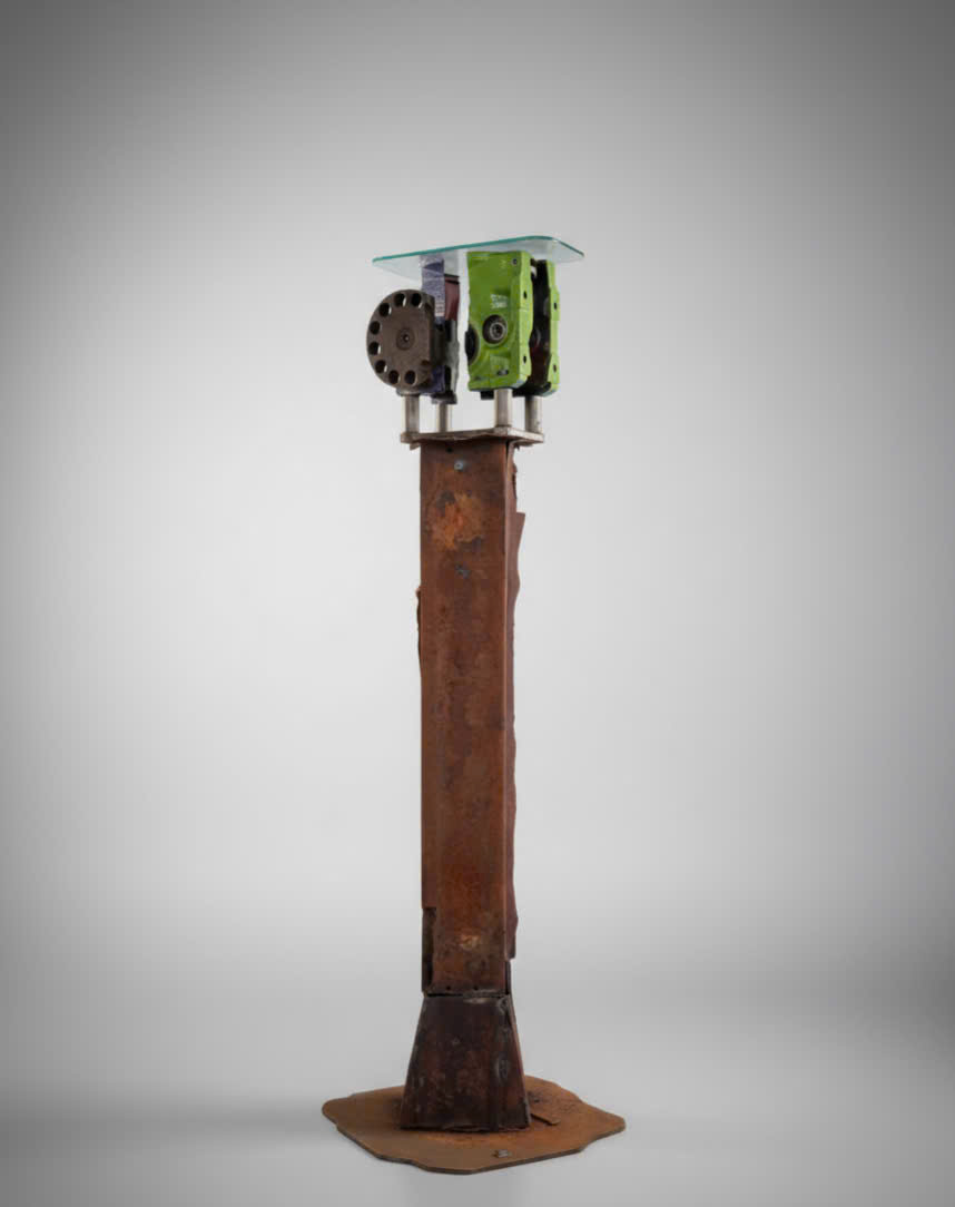 z7592325189213_9bb3cb2be38b5147fe0eca7fcd77837c Triển lãm "Hoa và Rác"