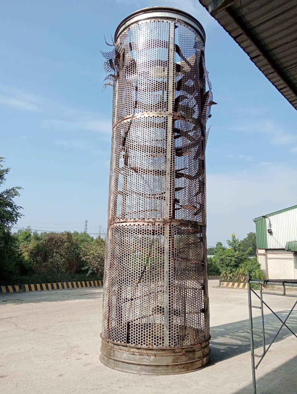 z7592328987921_fbbd9bc328ddc3a26d6fb55ae2af377b Triển lãm "Hoa và Rác"