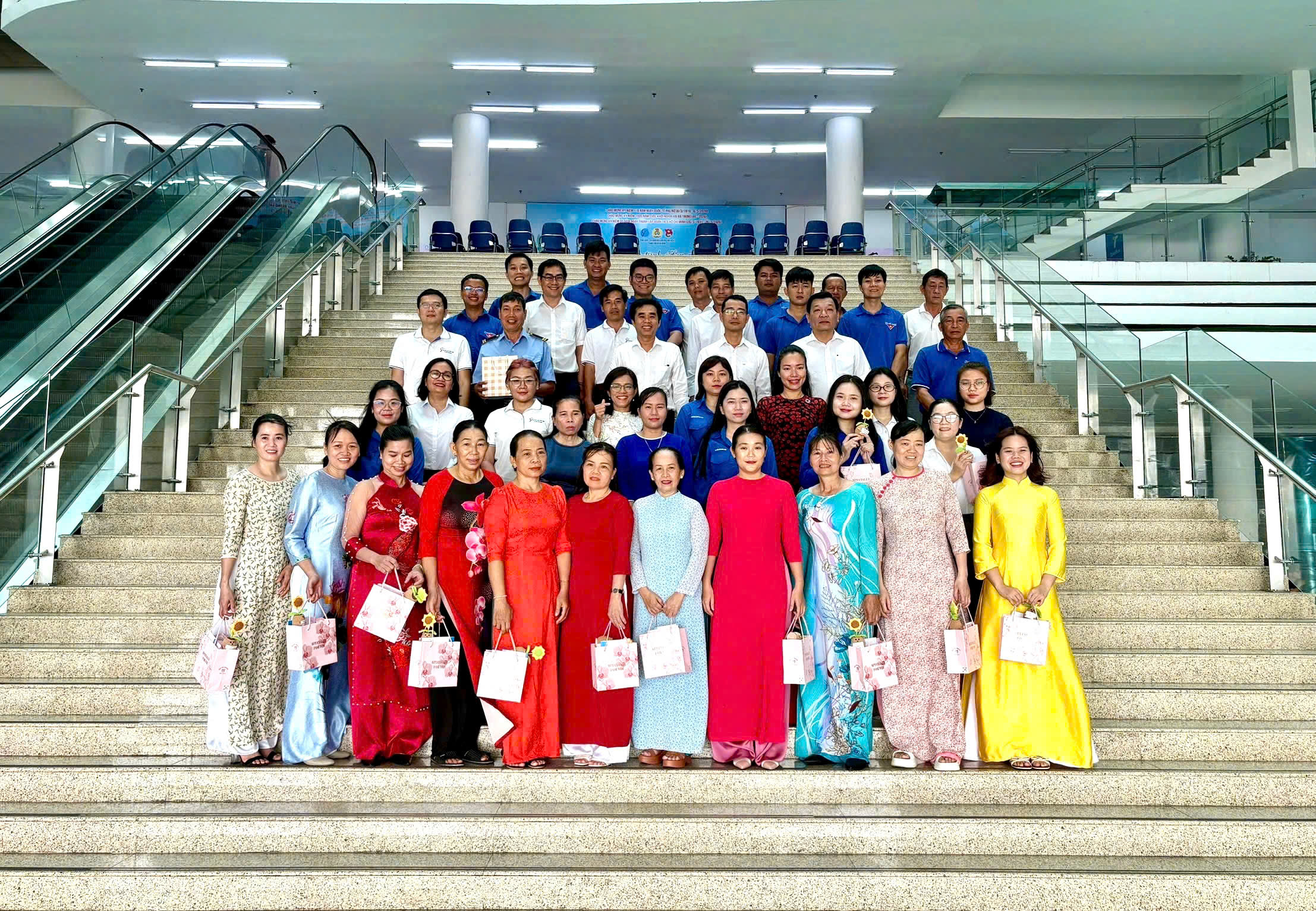 8.3-9 Rực rỡ sắc màu “Tuần lễ Áo dài” và vinh danh phái đẹp tại Nhà Văn hóa Sinh viên chào mừng 8/3