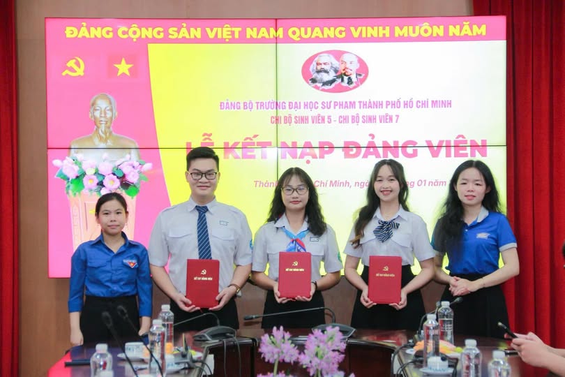 Dấu ấn trưởng thành của sinh viên khoa giáo dục chính trị
