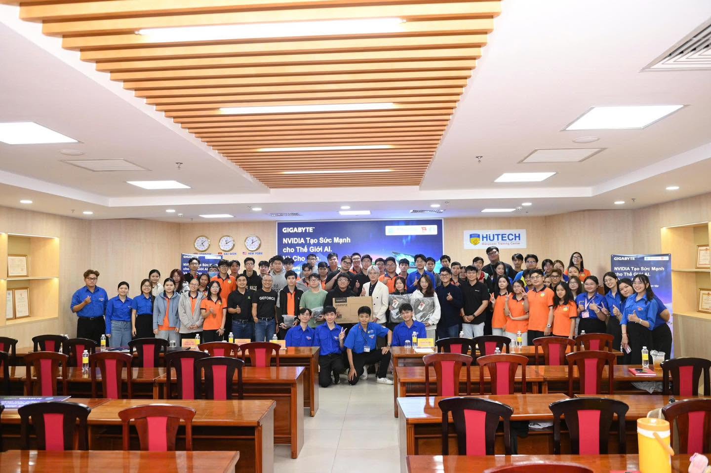 Workshop “Ứng dụng AI trong học tập trong học tập và làm việc hiệu quả” tại Trường Đại học Công nghệ TP.HCM