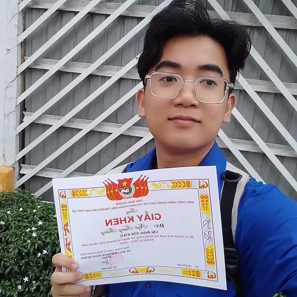 710745887_1319532863601450_2978008812088203428_n Dấu ấn của nam sinh kinh tế trong công tác đoàn và nghiên cứu khoa học