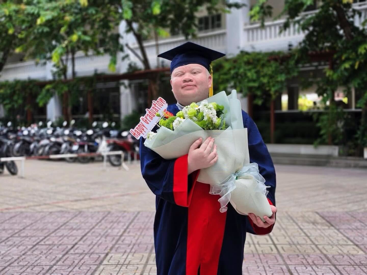 6.-PHAM-MINH-TRI-TRUONG-DDAH-SU-PHAM-TP.HCM_ NGHỊ LỰC CỦA CHÀNG TRAI BẠCH TẠNG TỐT NGHIỆP LOẠI GIỎI NGÀNH SƯ PHẠM TOÁN